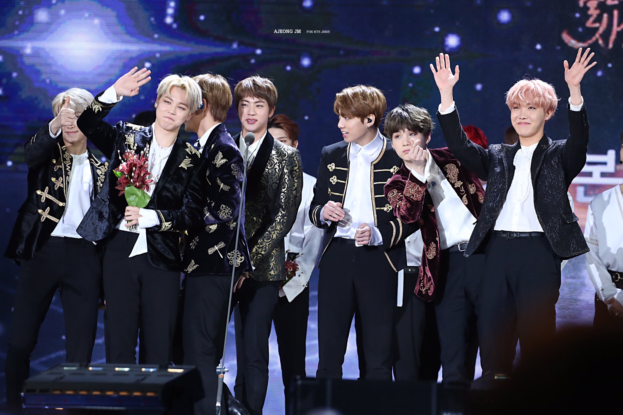 E bts. BTS группа корейская. Golden Disk Awards 2014 BTS. БТС Golden Disk Awards 2020. BTS photo.