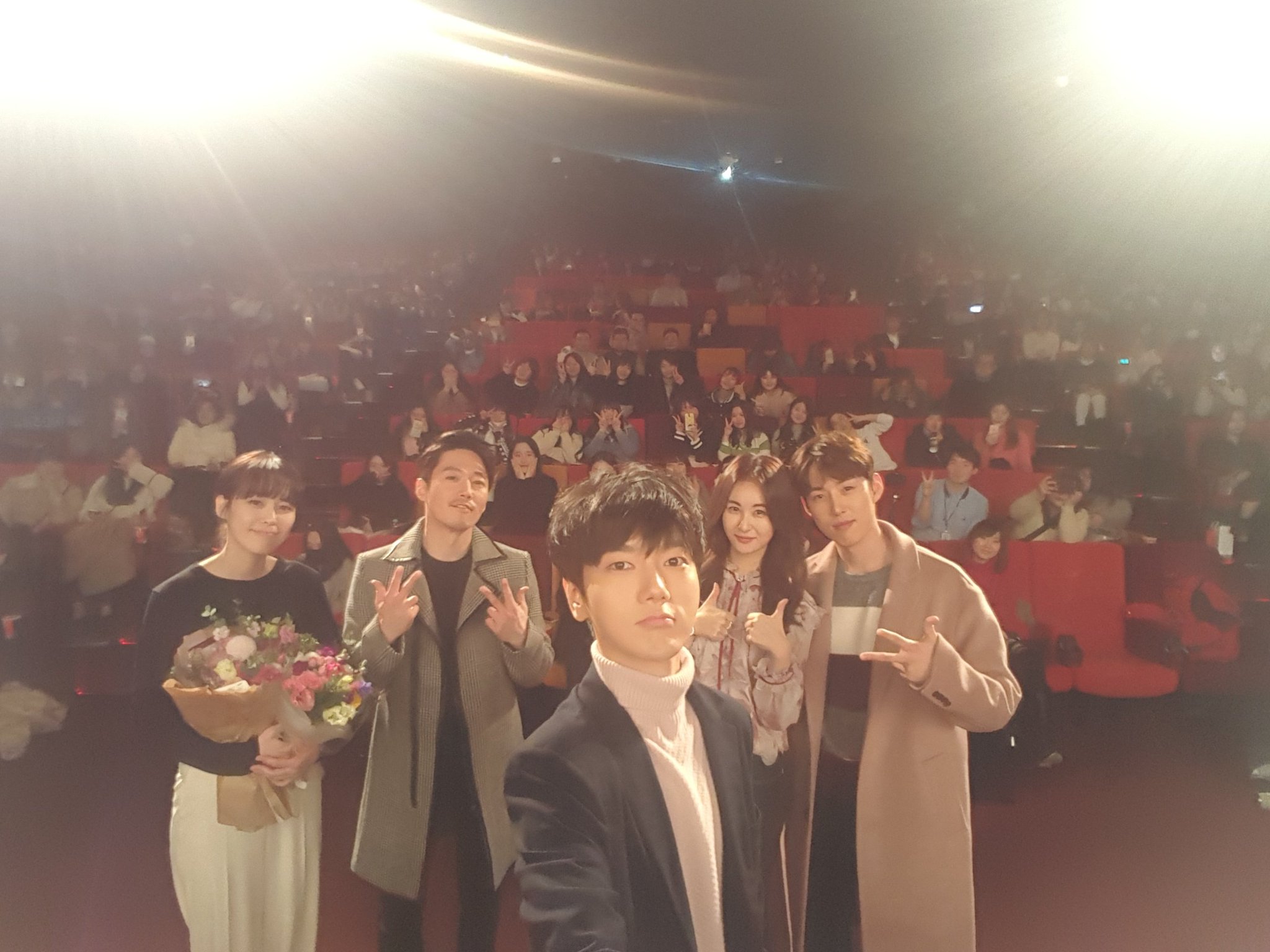 C2Ln99dUoAAU12V.jpg:large