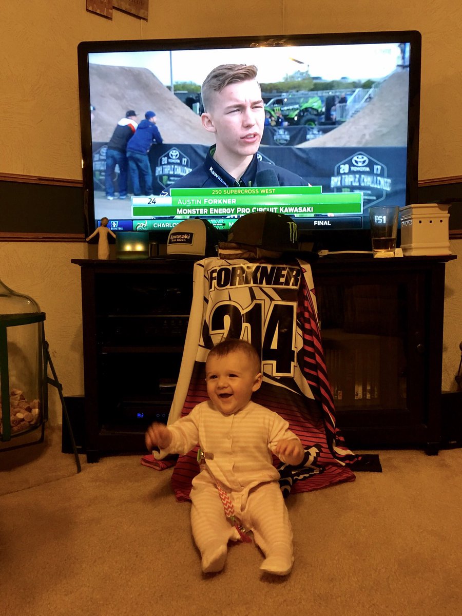 landonsnook's tweet photo. Cheering on @AustinForkner ! @FS1 #FSonFox #ProCircutMonsterEnergyKawasaki https://t.co/RgGFnLPBpr