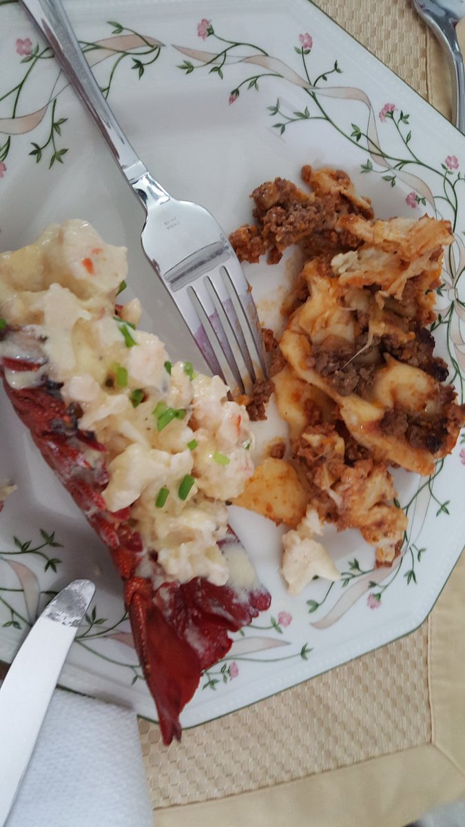 FredericaTuita's tweet photo. I didnt take a very nice photo but #OnlyInTheIslands you get fresh crayfish for Sunday lunch caught yesterday 😊 #Tonga https://t.co/nJeBRKUrJG