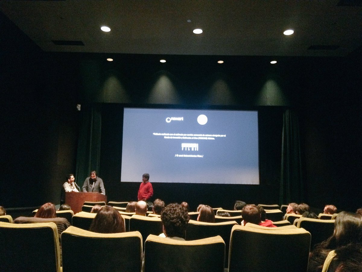 roxyosounds's tweet photo. Great discussion at @filmcenter w/director Jesús Magaña Vázquez &amp; @ugartejuan of @ElAlienYYo debuting in Chicago. Must see! 🎞🎬 https://t.co/l7Qk7ecWvE