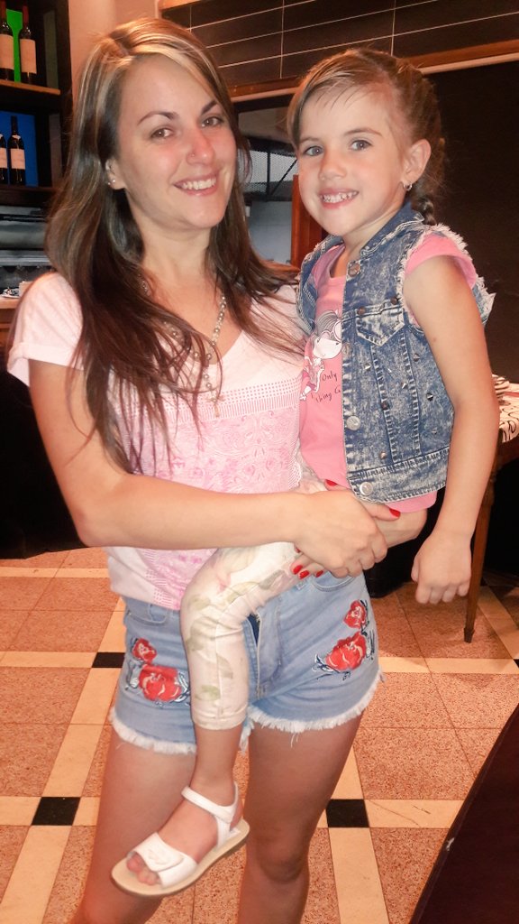 sal_sandra's tweet photo. Bebe de mamá... 😍 https://t.co/zkV53AOlqH