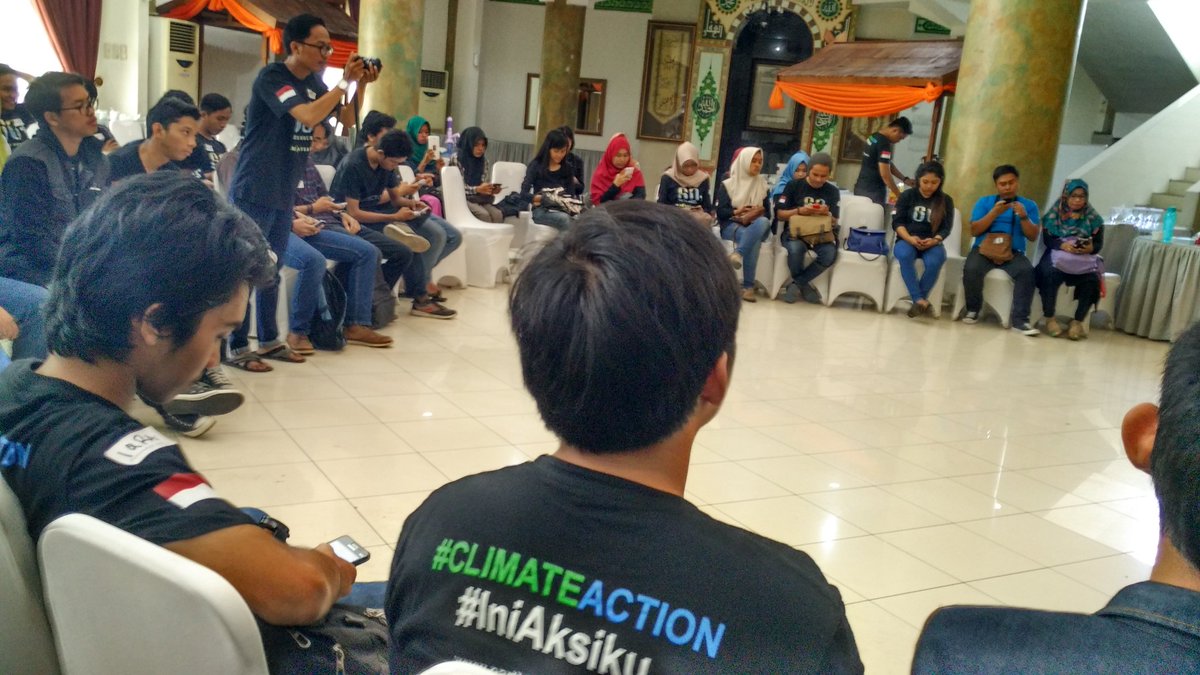 jal_1910's tweet photo. Meski Hari Minggu harus tetap semangat berbagi. "Karena hidup itu sederhana,berbagi dengan sesama" #IniAksiku #TemuVolunteer @EHmakassar https://t.co/bI2tUh24B1