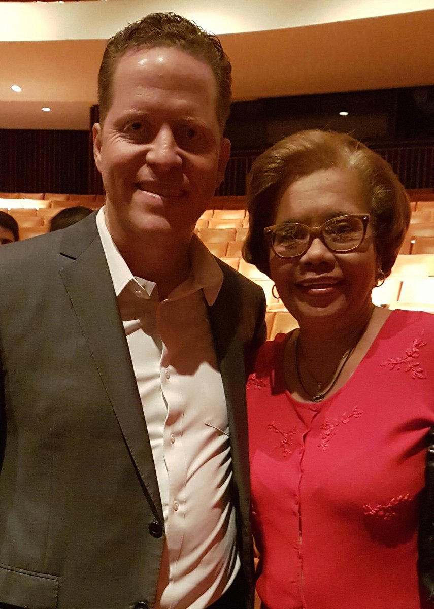 TataOrtiz12's tweet photo. @alefuentespr me sacaste las lágrimas de tanto reírme. Te botaste.La mejor. No perdí tiempo para la foto con mi lider #DavidBernier seguimos https://t.co/Hi0KG3VTvB
