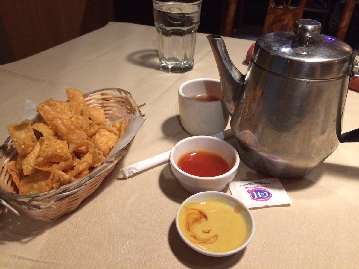 KJSloanmotion's tweet photo. Support your local small business restaurants and Order some good Chinese Food 🥘 #delicious #hottea #crispy #noodles #grandpanda https://t.co/k0aryjh9vU