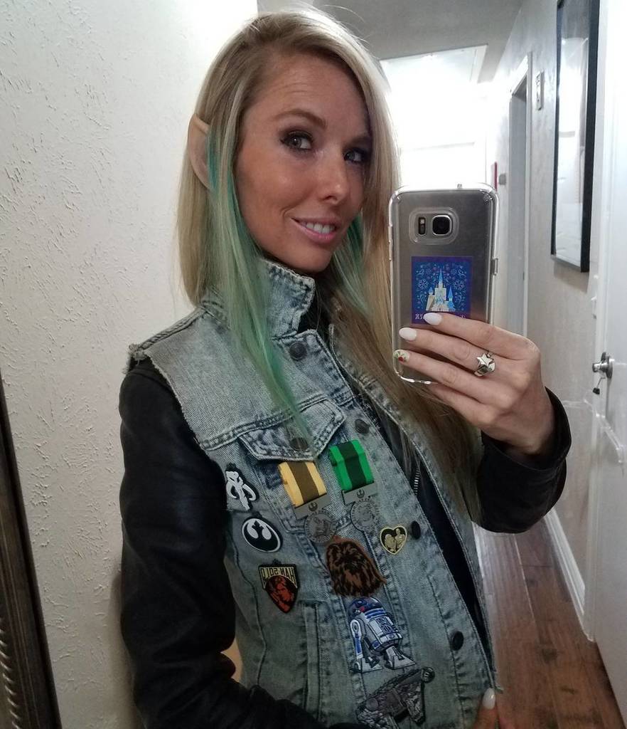 KrystleStarrX's tweet photo. Workin on my #punkslaveleia vest tonight ♡ #starwarspunk ♡ #bluehair #punkjacket #Rebelscum alllllll the way! #join… https://t.co/5YiIqp7UTT