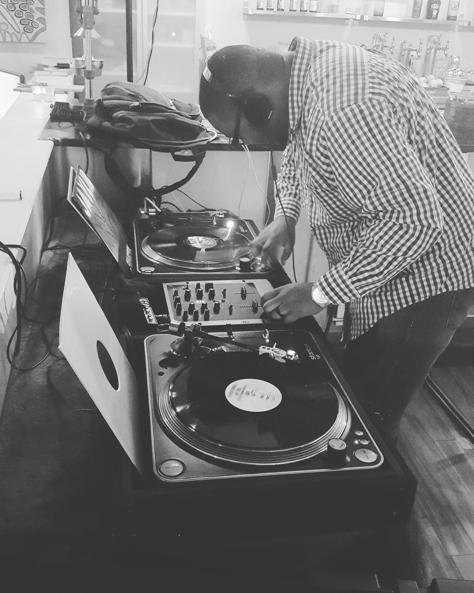 kanvasgallery's tweet photo. Come chill out 2nite to the smooth grooves of dj foundacetion &amp; have a craft cocktail
Vinyl Me
9pm - until
#dj #cocktails #cltdrinks #lounge https://t.co/1OfPHf86xB