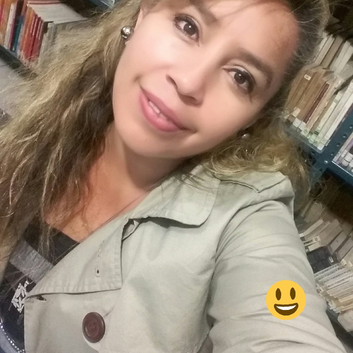 bimbon's tweet photo. Sonrisa a medias pero linda https://t.co/2cqRLUFV2G