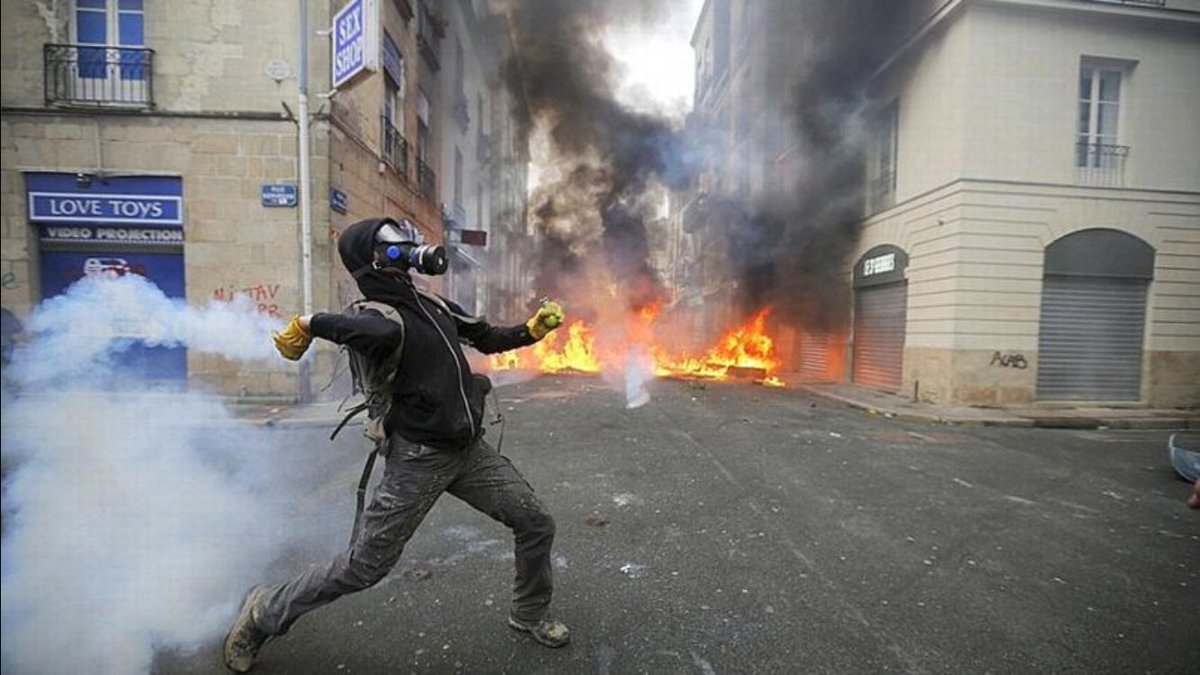 GuillaumeDIDIER's tweet photo. La France, ce pays merveilleux incapable de rétablir l'ordre à Notre-Dame-des-Landes mais qui prétend ramener la paix au Proche-Orient https://t.co/WpzQo5IFRN