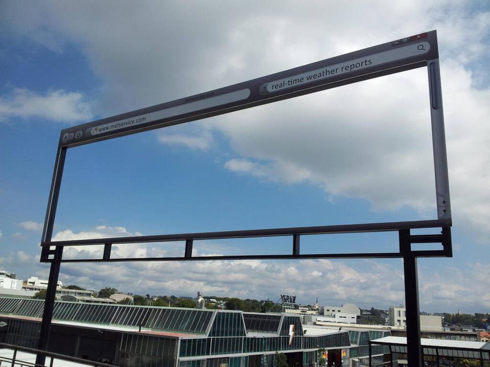 piweeFR's tweet photo. Voici le meilleur street marketing possible pour un site de prévision météo en temps réel ☔️ https://t.co/obQqza0VUI