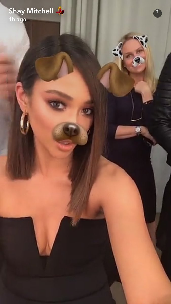 shaymitch_jpn's tweet photo. パーティ後は他の仕事へ💨
ヘアメイクもチェンジ！
ちなみにこちらは、ウィッグ😉💕
この長さも似合ってる〜🤤💓  #sevenshadesofshay #shaymitchelljp #plljp https://t.co/qFDUHABMHQ