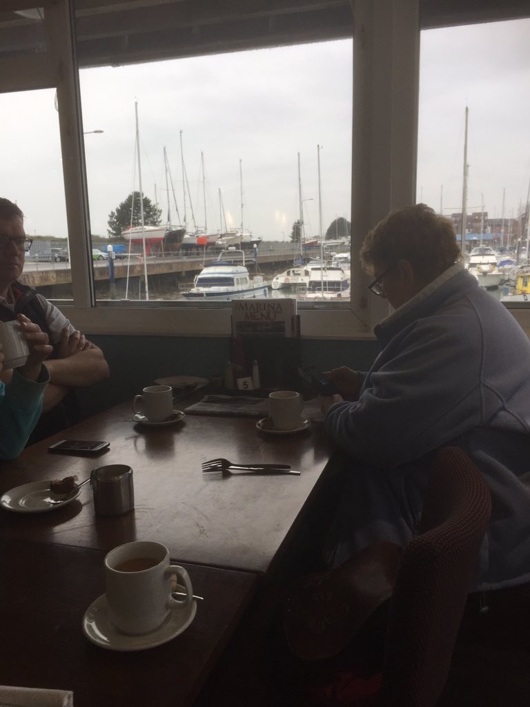 HYPNOTUTOR's tweet image. Enjoying breakfast st Southdea Marina before we get to work on our boat
