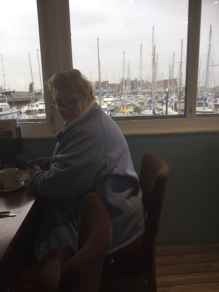 HYPNOTUTOR's tweet image. Enjoying breakfast st Southdea Marina before we get to work on our boat