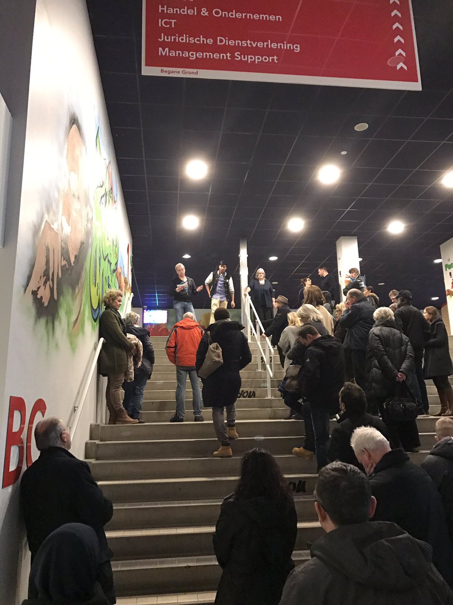 @Morisgraffiti gisteren met het ouderplatform tekst en uitleg gegeven over de graffiti aan alle ouders / verzorgers <a href="/MBOZuidoost/">MBO College Zuidoost</a>.