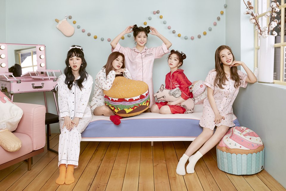 5REDVELVET's tweet photo. [!!!] 5REDVELVET is hiring Twitter Admins, Graphic Designers &amp; Translators!
https://t.co/2HkyfZcVE3 https://t.co/cWz850dd3j