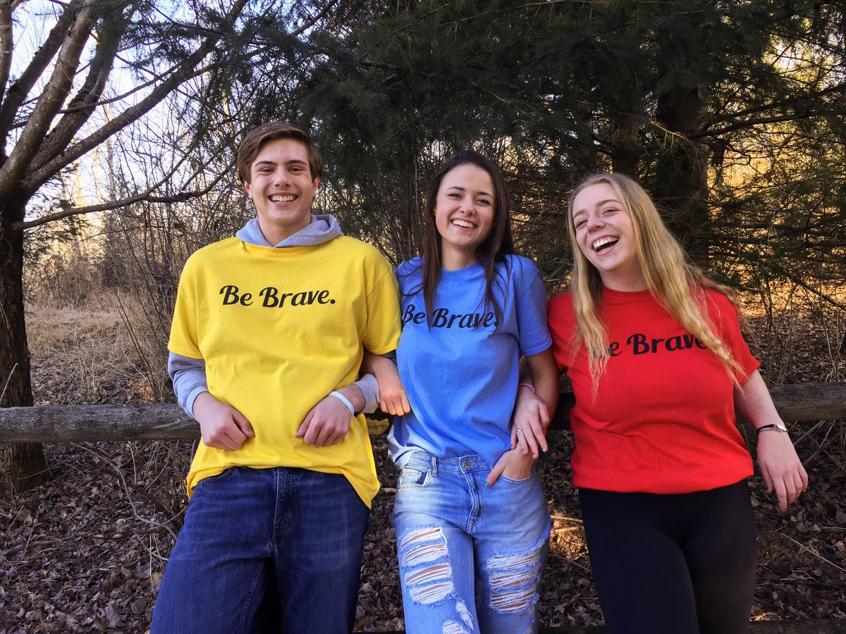 MaddieIem's tweet photo. mental health effects 1 in every 4 people. speak up, give love, and be brave. also s/o to everyone who came out today for the shoot ❤️💙💚💛💜💗 https://t.co/rjtuFeoAYJ
