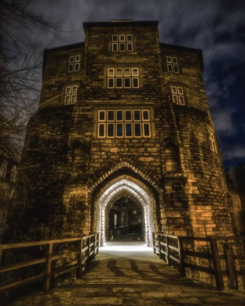 Adam644Adam's tweet photo. Black Gate #langshot #newcastlecastle #superncl #NewcastleGateshead #newcastlene1 #visitno… https://t.co/QzNJ1xCOKl https://t.co/3FGLDGh5k4