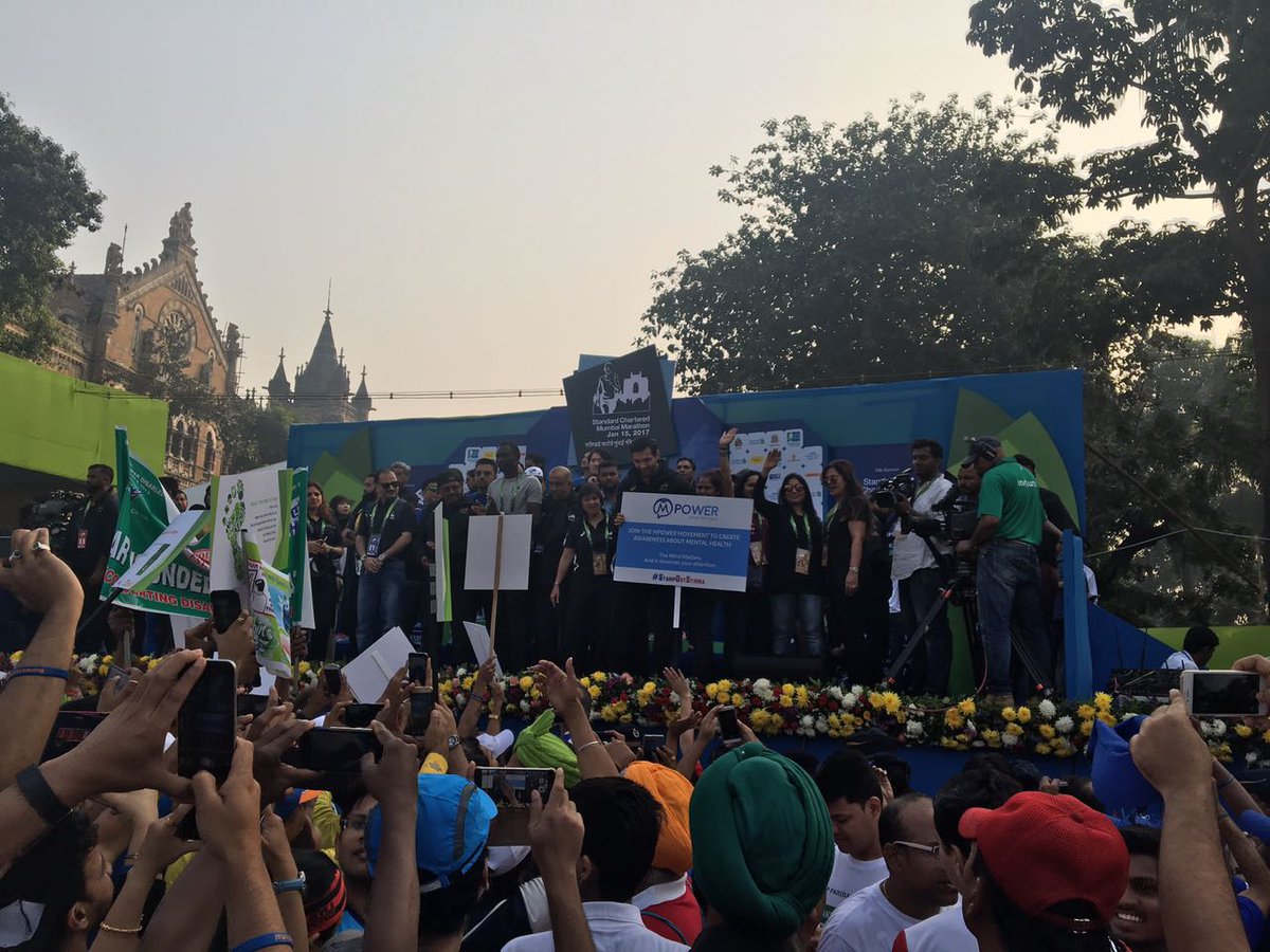 NeerjaBirla's tweet photo. The joy and satisfaction of successfully completing the #DreamRun with #TeamMPower. Happy faces all around! #SCMM17 https://t.co/1sP1PWHake