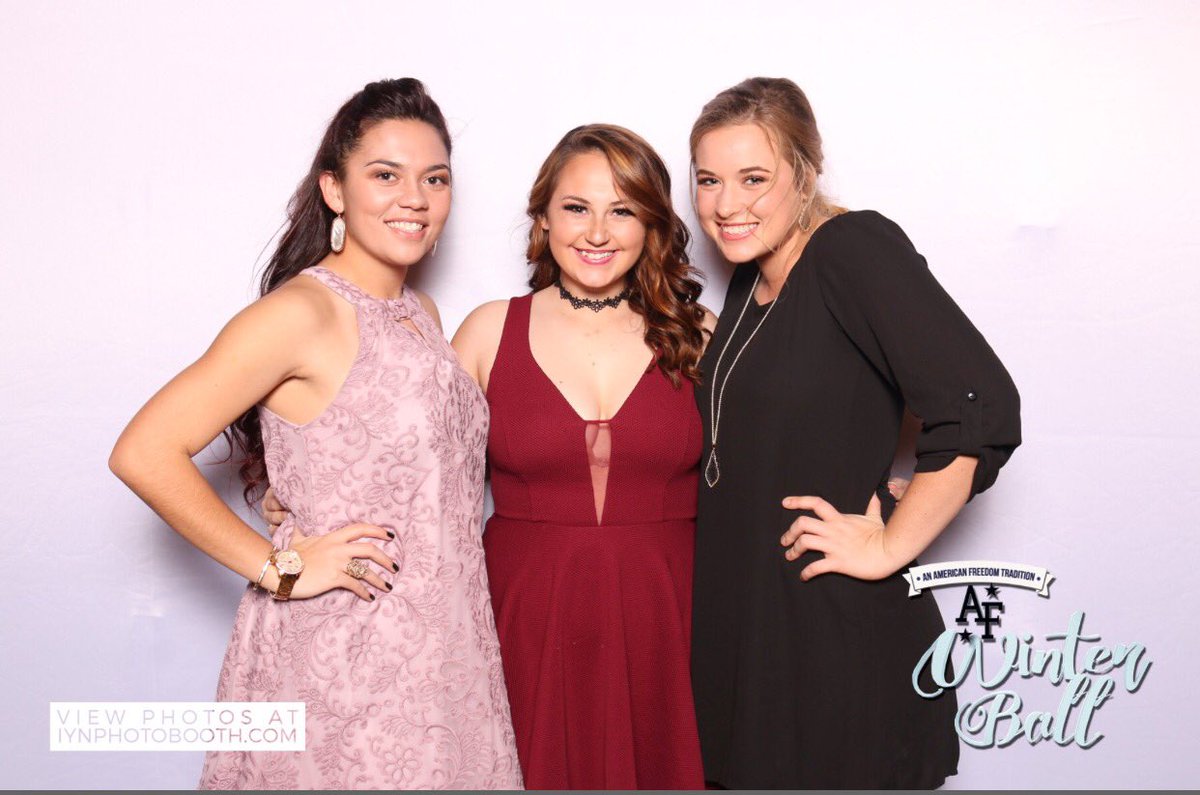 leeannmorgann's tweet photo. American freedom ball 2017❤❄️
#afball https://t.co/nJcR2QKjms