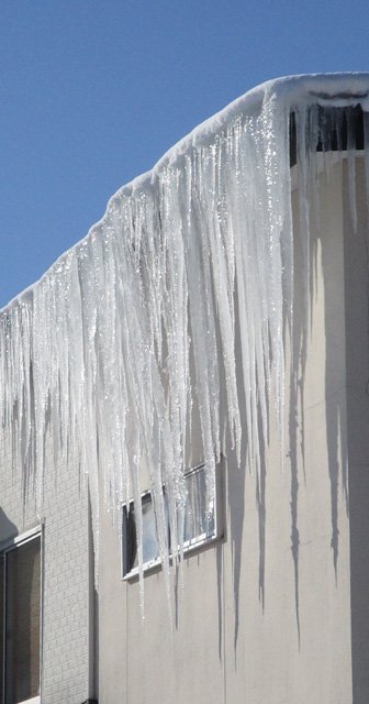 つらら 氷柱 は刺さるし危ないから つらら 氷柱 は刺さるし危ないから