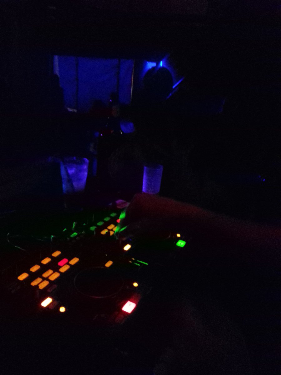 rodrigoroloxrey's tweet image. Luces mágicas ! #Rdjs 🎧