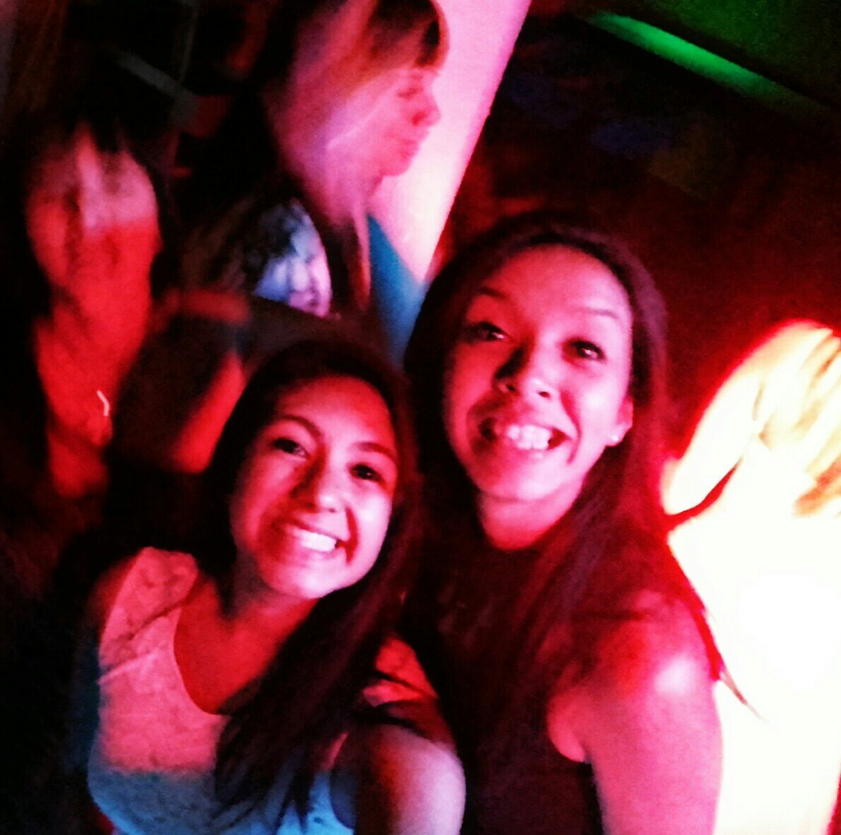 OFlorenciaM's tweet photo. Empezemos la noche ✌ #amiwas @abiidelgado https://t.co/0rxSEVtFwL