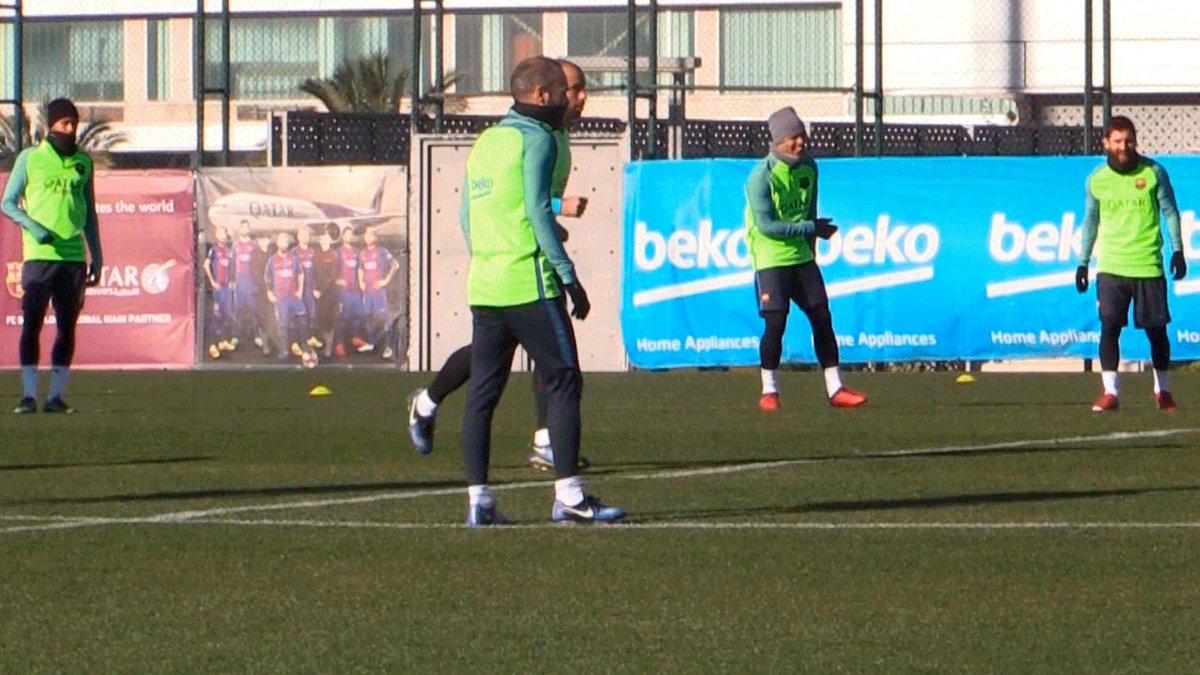 Actualidad_FCB's tweet photo. Barcelona - Las Palmas: Luis Enrique deja fuera de la convocatoria a Piqué, Sergi Roberto y Denis Suárez https://t.co/kJ6juJ4OzL https://t.co/iAakEgrGpH