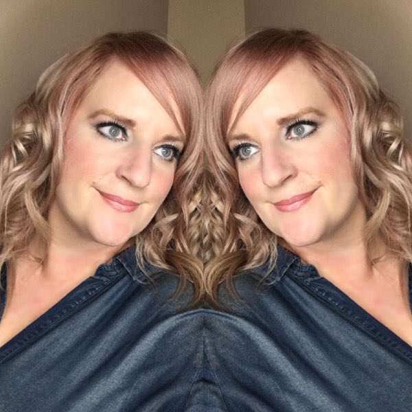 Kammie_ka_Z's tweet photo. @ashleeray01 killed it with my #rosegold highlights today @arraysalon #rosegoldgoals Loving it! https://t.co/YV4u5ZPA5A