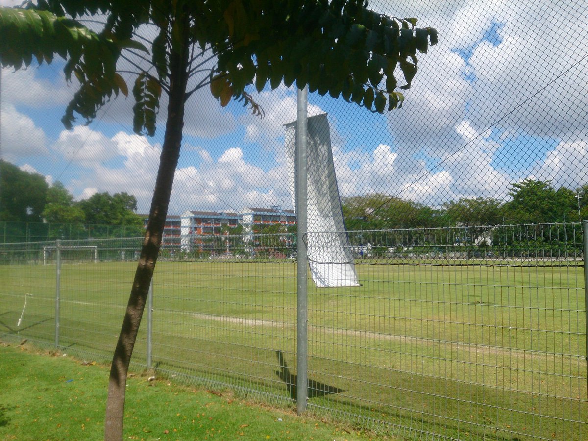 KotaKlang's tweet photo. Kami sudah di sini ! MATCHDAY !
Come on, The Royalist !!
#TheRoyalist #BUHSB https://t.co/Fnyj1WFCUI