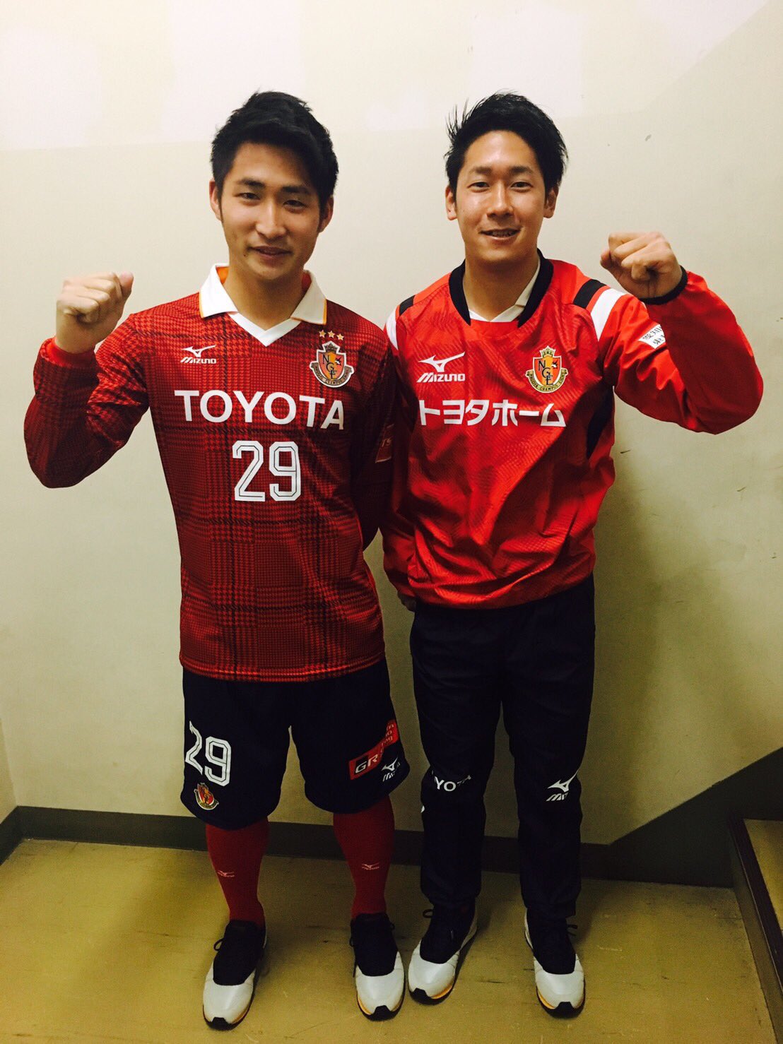名古屋グランパス Nagoya Grampus 新体制発表会17 この後 17 シーズンよりサポートいただくミズノ様 Mizuno Ftb Jp の新ユニフォームと新トレーニングウェアと共に 和泉竜司 選手と 高橋諒 選手が登場します Grampus T Co