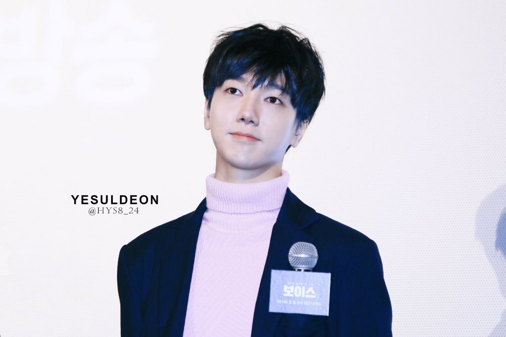 마이크를 요롷게 요롷게...(･ิω･ิ)
다됬다 (뿌듯 (*˘︶˘*).｡.:*
#보이스 #예성 #yesung #voice <a href="/shfly3424/">Yesung</a>