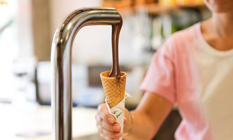 WhatsOnMelb's tweet photo. After dinner, head to Pidapipo and have your cone filled from the flowing Nutella tap! https://t.co/NYlaQNCgiC https://t.co/PGs17Ut0FR