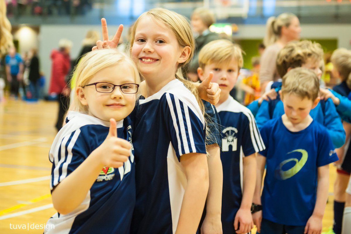 Nyborg arr minirunde i innebandy denne helga. Se inntrykk fra første dag her: goo.gl/RqZ087
