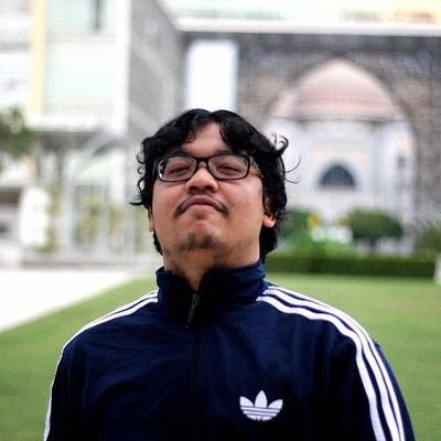 WahyuYordan's tweet photo. When girls said they like nerdy guys, they mean guy like this. https://t.co/BihSrGcxYU