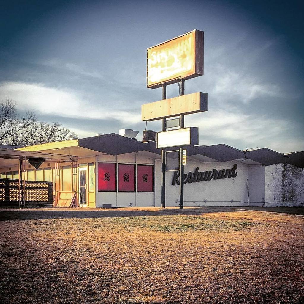 alexisfleisig's tweet photo. Restaurant googoie style #roadsideamerica #rsa_streetview #gas_food_lodging #dinersdrivein… https://t.co/JMQedo7j0u https://t.co/kDOzsRlsK2