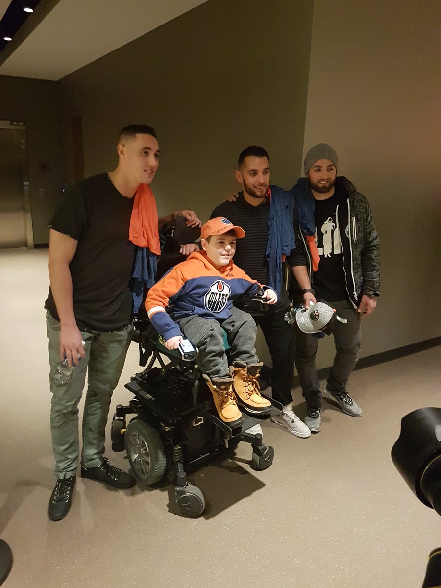 99coltsaaa's tweet photo. @BlueJays @A_Sanch41 pre game. https://t.co/JmMm6dj38j