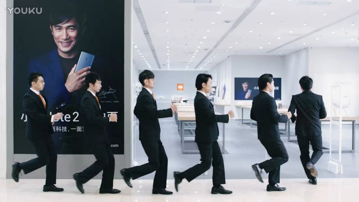 alexshellchou's tweet photo. World Order星机械人受邀访问地球 #xiaomi #worldorder 
小米之家版借鉴了之前日本版天梭手表店 (唯一可惜少了几位大叔稍显不完整)
https://t.co/rRTgUmIm9P https://t.co/4h4pu3qe98