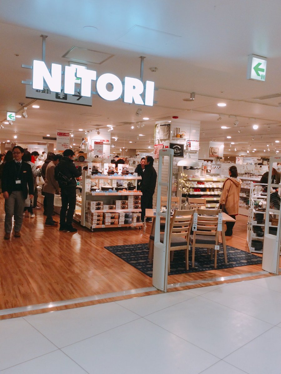 雑貨奥様 金曜日にオープンした ニトリ名鉄名古屋駅前店 を覗いてみました ふわふわクッション類や造花が充実していましたよ そしてすごい人でした ニトリ