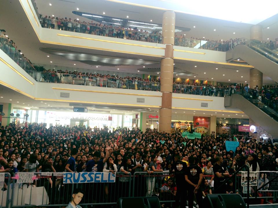 findingnielm's tweet photo. Grabe ang crowd! #BoybandPH #BoybandPHunli #TeamBPH Credit to Rob-Gen-Tri FB https://t.co/aNxqOTkCqC