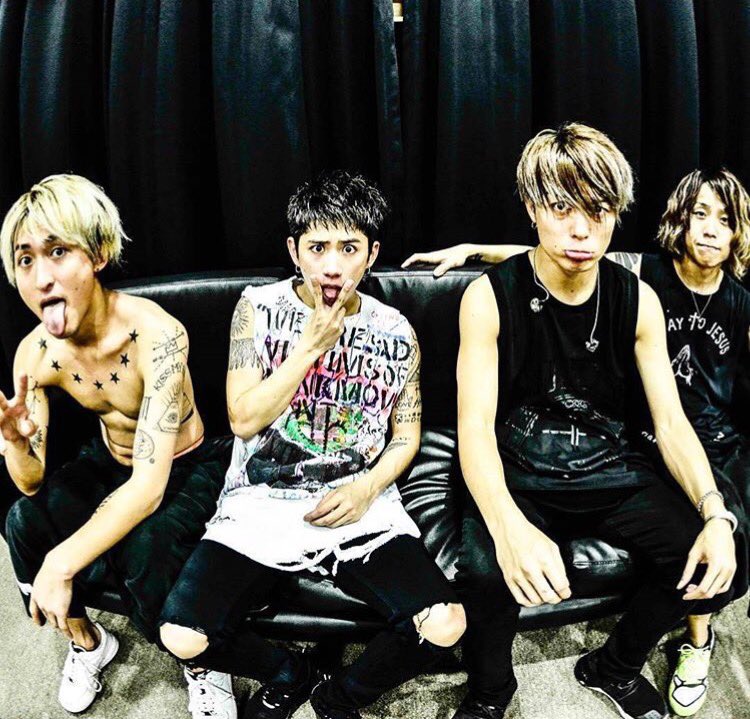 YunaOORer2's tweet photo. いつの間にか1000人いってましたね
ありがとうございます🙌🙇💕
てことで、もっとワンオク好きな人と
繋がりたいです！！

 #ONEOKROCK 
 #OORerさんRT 
 #OORerさんと繋がりたい 
 #RTした人全員フォローする https://t.co/gd5LlOIOVo
