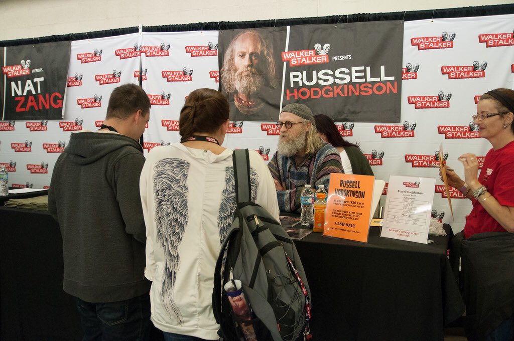 ZNATIONSOCIETY's tweet photo. @hodgmahal with fans at #WSCDenver 2016 @WalkrStalkrCon 💚 https://t.co/KtUy9Vhb7d