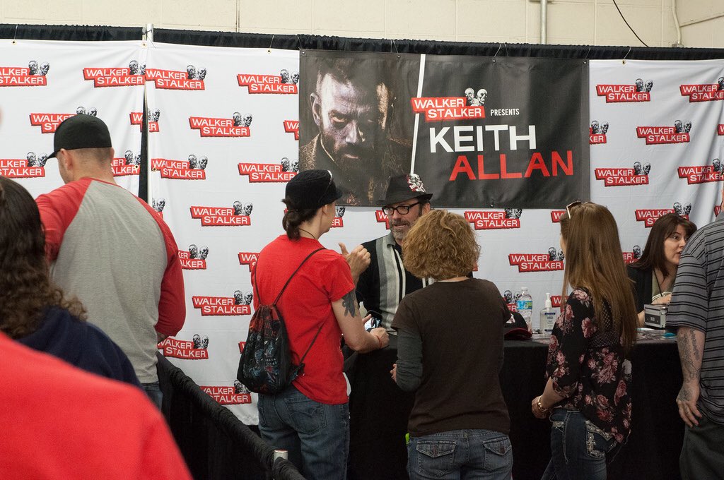ZNATIONSOCIETY's tweet photo. @zatnang and @KeithAllanDuh with fans at #WSCDenver 2016 @WalkrStalkrCon 💙 https://t.co/WJxR6nwoCE