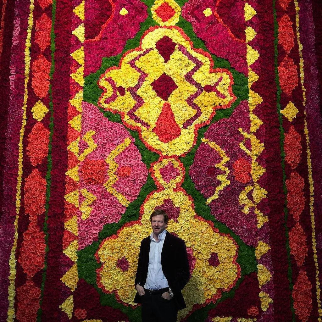 LorenzBaumer's tweet photo. Beautiful carpet of roses @fog art fair #sanfrancisco #inspiration#lorenzbaumer https://t.co/AKlUGdb4mO
