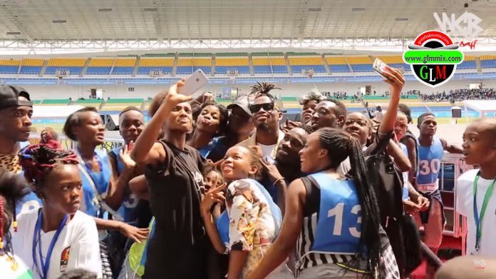 greatlakesmix's tweet photo. #Glm Video| Diamond @DiamondPlatnumz Live performance at AFCON 2017 / GABON -  https://t.co/cc2bK8tNVA https://t.co/8uqkYQCxiD