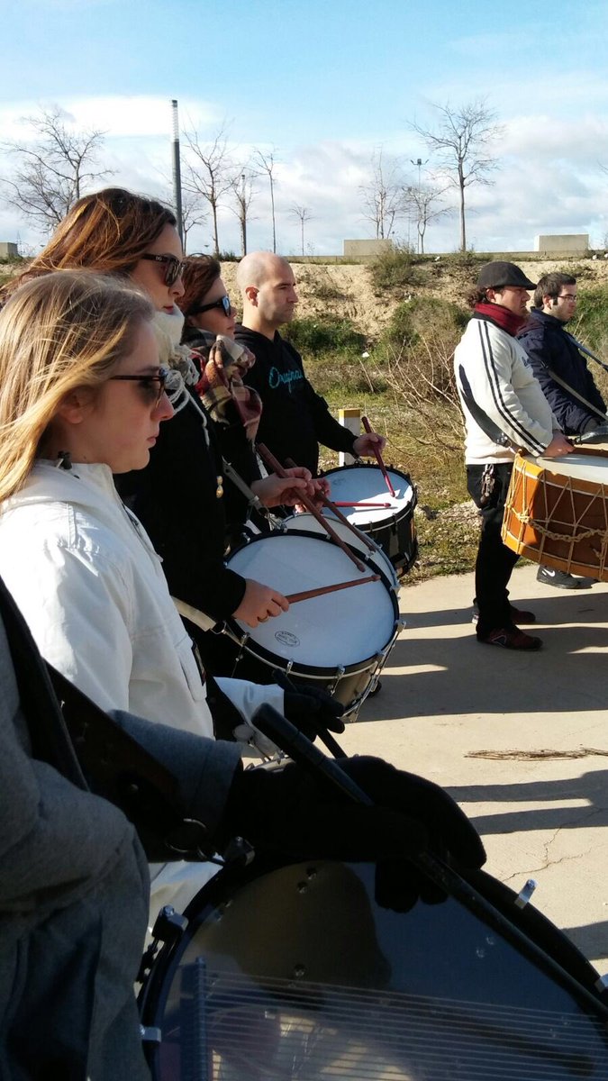 lacolumnazgz's tweet photo. Hoy hemos estado ensayando con el resto de cofradías de la #SemanaSantaZgz para el acto del 50 Aniversario @terceroles @ssantazaragoza https://t.co/sqwQecrdeD