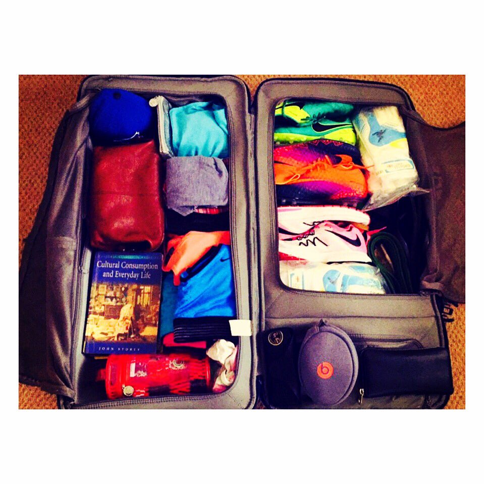carlytelford1's tweet photo. Bags packed for @england 💁🏼⚽️ #WhatsInYourKitBag https://t.co/833HuEBZwB