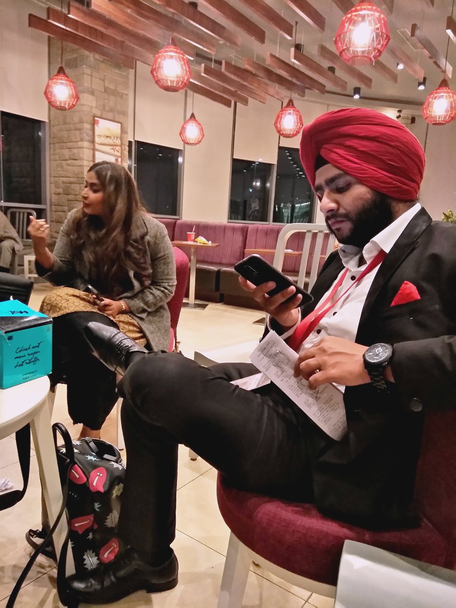 TedxChandigarh's tweet photo. #AfterHours @SimarKehnda @amarpali_s what an evening !
#tedxchandigarh
#tedxtalks
#DreamIdeateCreate https://t.co/NblfbWTfpw
