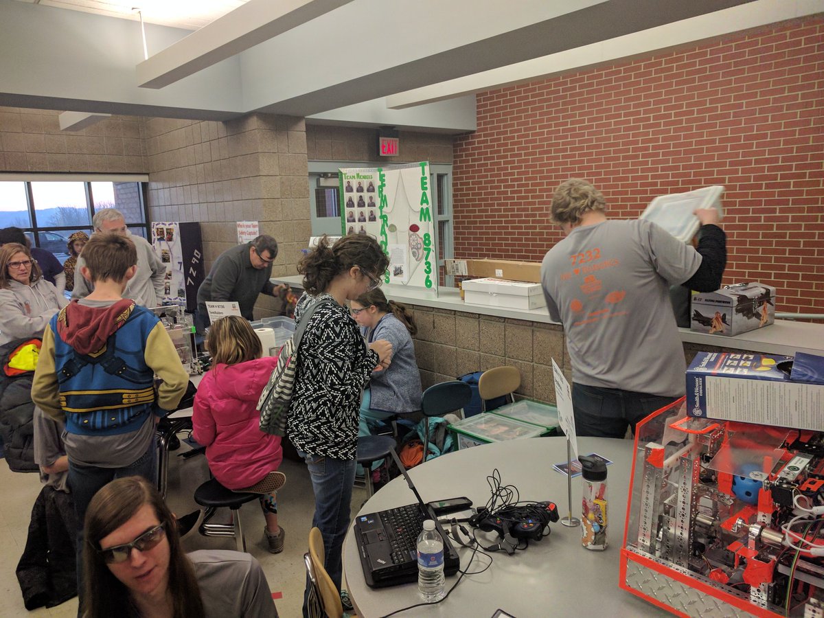 FTC7232's tweet photo. Made it to the Saint Peter competition with the TermiRaiders! Don't be afraid to stop by both pits and say hi! 😃 #omgrobots https://t.co/jELGf7NL73