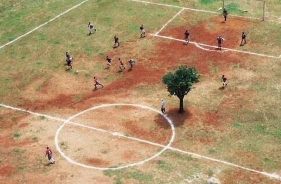 FootbaIIFckUps's tweet photo. A rare picture of Marouane Fellaini playing football as a child... https://t.co/1jXHAVGl0D