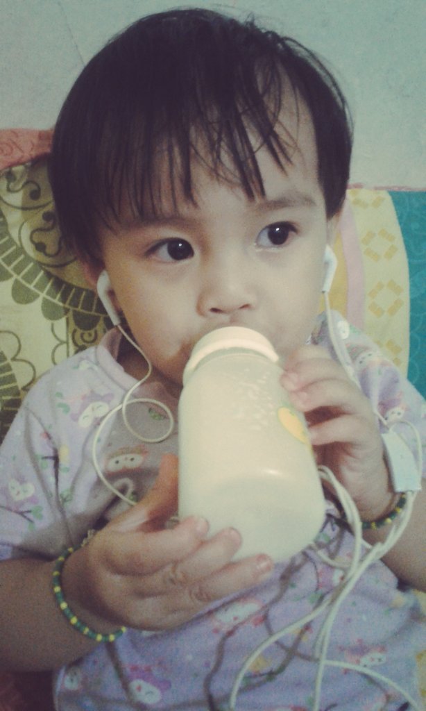 mariaveenn's tweet photo. Duyyy😍😍😍
Betah gua tiga bulan jadi babysitter nii anak mamanya lagi dinas ke surabaya, jadi tntenya lah yang ambil alih😗😗😗 https://t.co/7TzT6ju78u